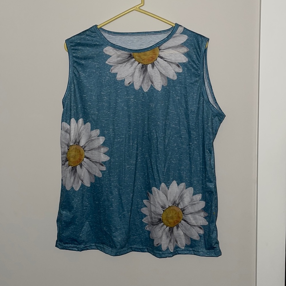 Plus Size Daisy Print Tank Top